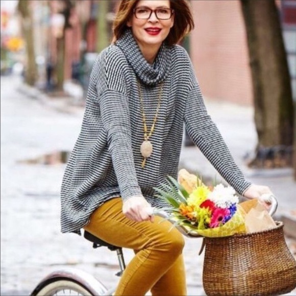 Cabi Fergie Cowl Overlap Sweater Blogger Favorite Medium M - Picture 2 of 8